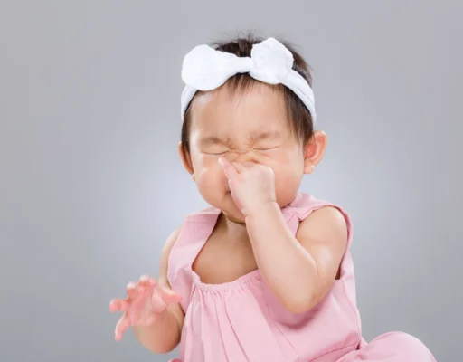 Trẻ sơ sinh bị nghẹt mũi phải làm sao?