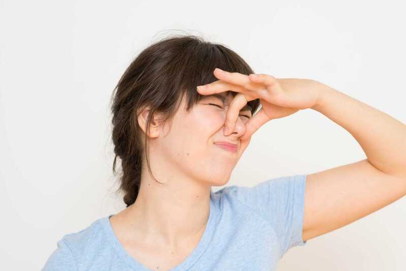 Nâng mũi xong bị nghẹt mũi nên làm gì?