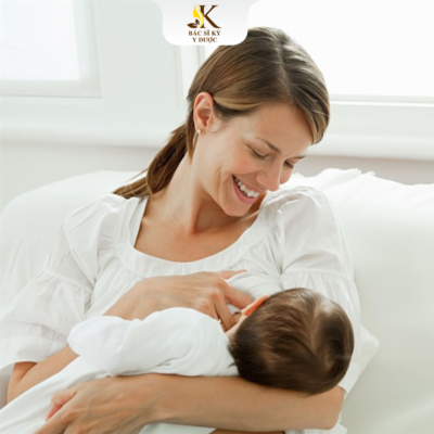 Sau nâng ngực cho con bú được không